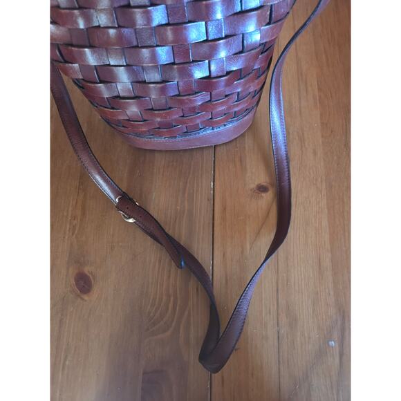 Vintage Etienne Aigner Basket Weave Leather Bucket Style Shoulder Bag - Picture 5 of 6